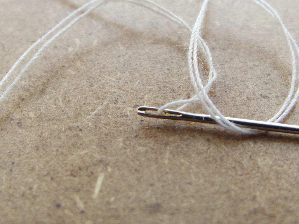 agujas-de-coser-a-mano