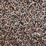 Tela acolchada con estampado de leopardo y tacto aterciopelado – Ideal para chaquetas y chalecos - Imagen 2