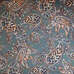 Tela de punto de invierno con estampado cachemir verde esmeralda