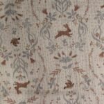 Tela de doble gasa con animalitos en tonos suaves – Algodón ideal para bebé y ropa infantil - Imagen 2