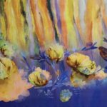 Tela satinada con cenefa floral y rayas – Ideal para vestidos, faldas y pantalones - Imagen 2